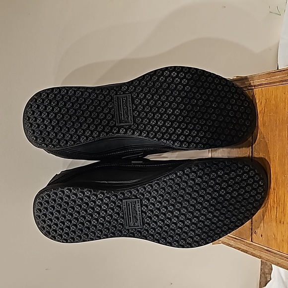 B Tredsafe enduro pro 10 women black work slip resistant NWT pristine condition - Picture 9 of 13